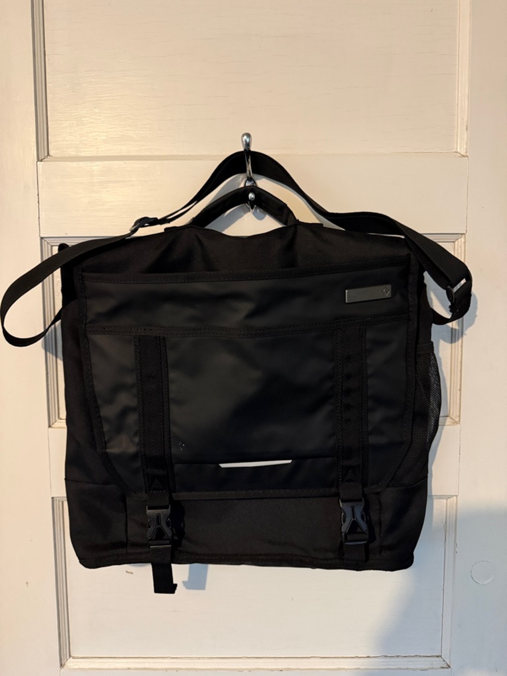 Samsonite Black Laptop Messenger Bag with Adjustable Strap